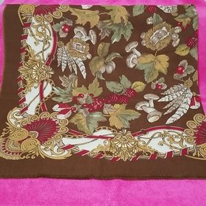 Scarf, leaves and berries